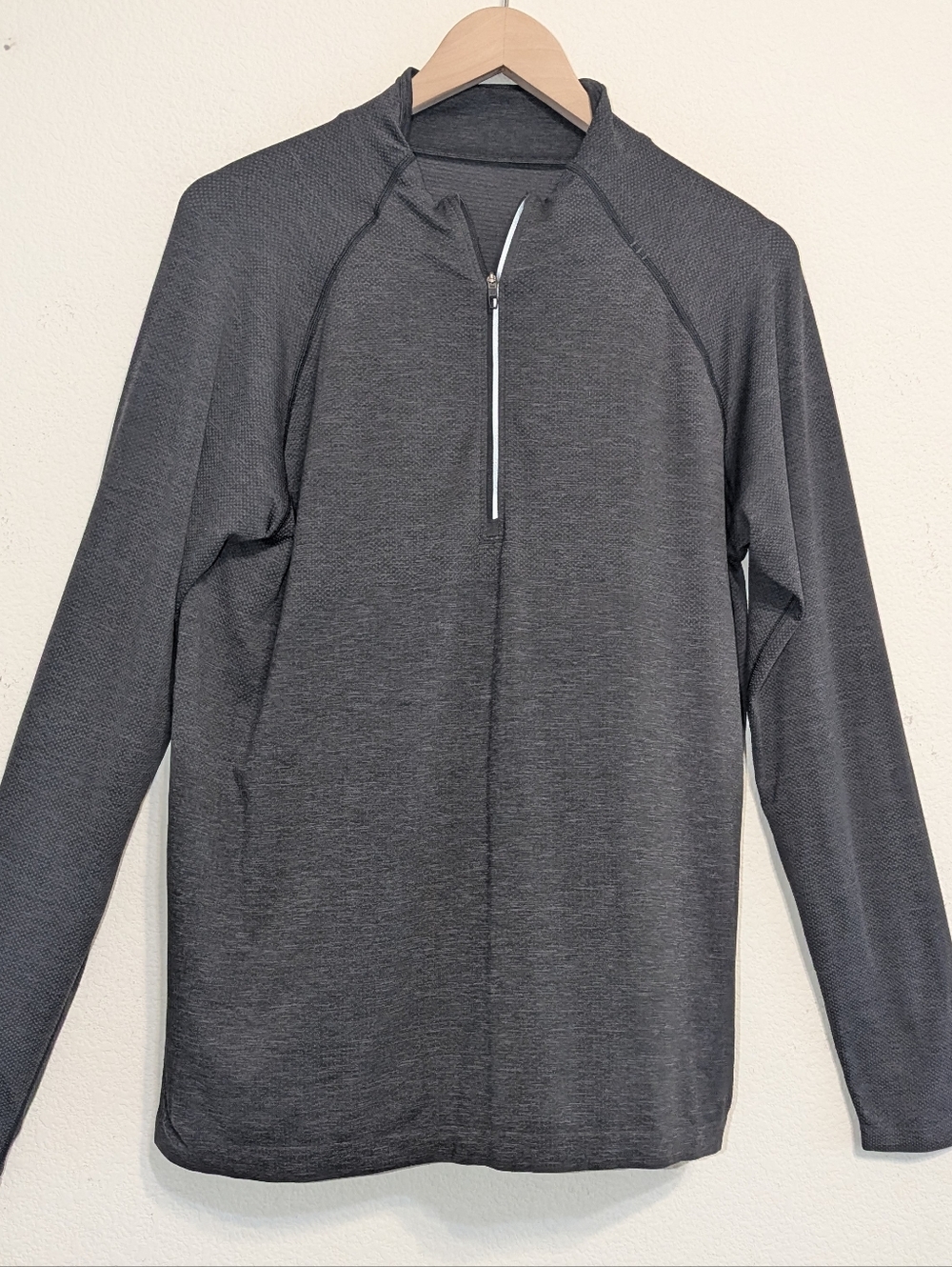 Lululemon Metal Vent Tech Black Half Zip Aloha Collection Whale Tail Size Large